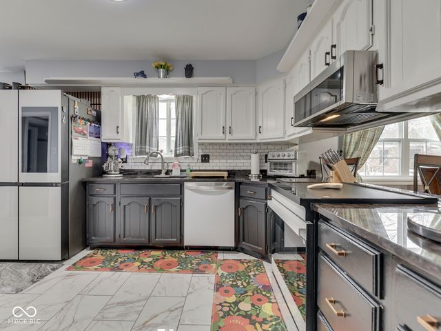 9119 Electric Court, Indianapolis, IN 46260