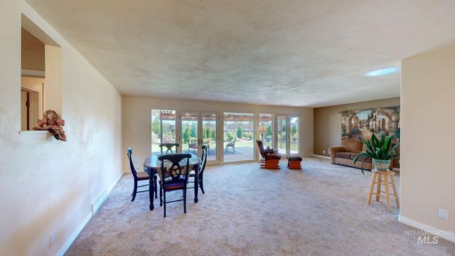 2137 Hillcrest Drive, Twin Falls, ID 83301