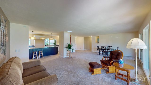 2137 Hillcrest Drive, Twin Falls, ID 83301