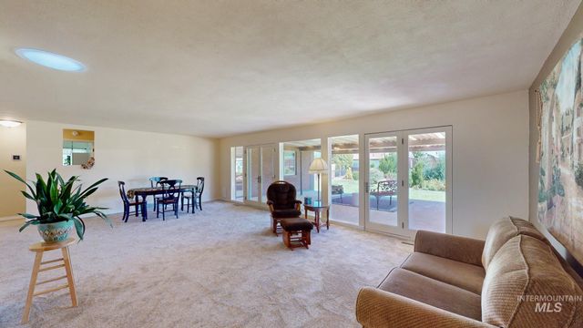 2137 Hillcrest Drive, Twin Falls, ID 83301