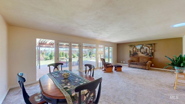 2137 Hillcrest Drive, Twin Falls, ID 83301