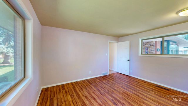 2137 Hillcrest Drive, Twin Falls, ID 83301