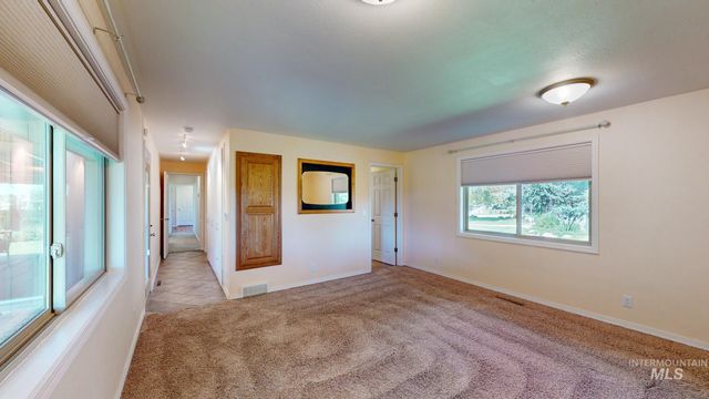 2137 Hillcrest Drive, Twin Falls, ID 83301
