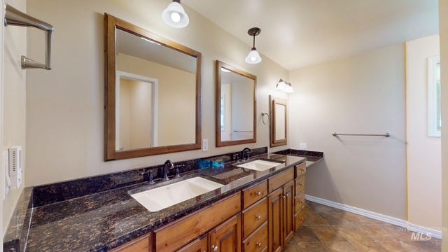 2137 Hillcrest Drive, Twin Falls, ID 83301
