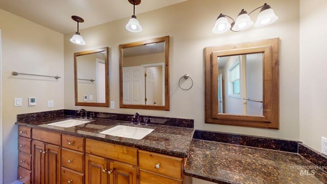 2137 Hillcrest Drive, Twin Falls, ID 83301