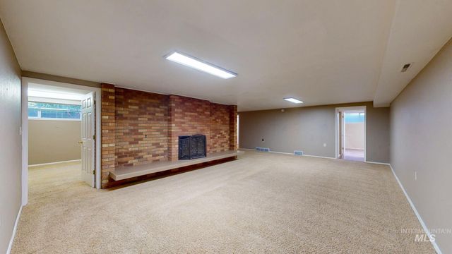 2137 Hillcrest Drive, Twin Falls, ID 83301