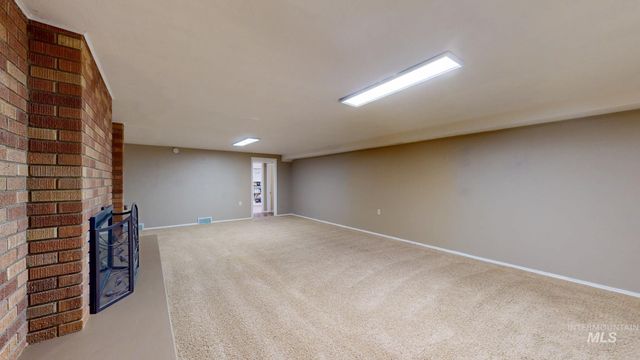 2137 Hillcrest Drive, Twin Falls, ID 83301