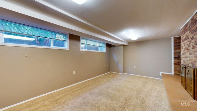 2137 Hillcrest Drive, Twin Falls, ID 83301