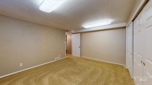 2137 Hillcrest Drive, Twin Falls, ID 83301