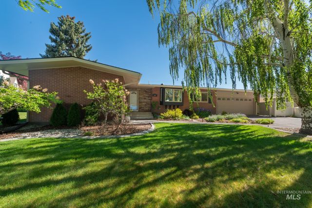 2137 Hillcrest Drive, Twin Falls, ID 83301