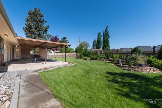 2137 Hillcrest Drive, Twin Falls, ID 83301