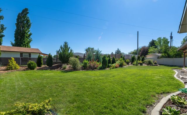2137 Hillcrest Drive, Twin Falls, ID 83301