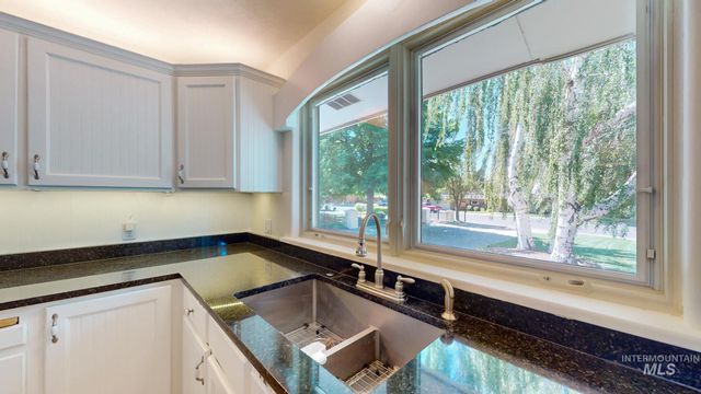 2137 Hillcrest Drive, Twin Falls, ID 83301