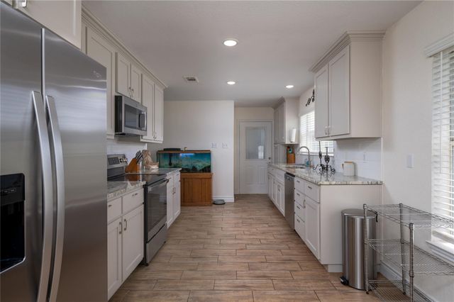 1905 Oak Springs RD, Kempner, TX 76539