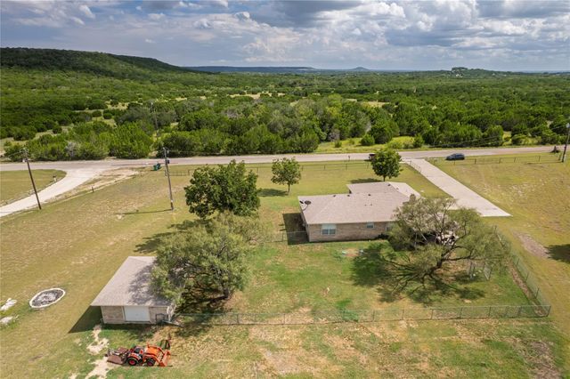 1905 Oak Springs RD, Kempner, TX 76539