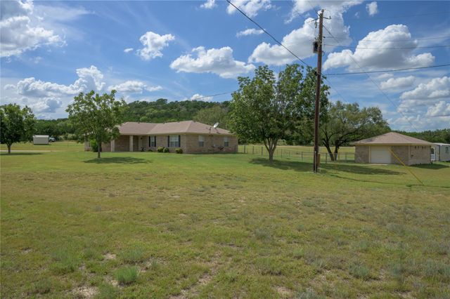 1905 Oak Springs RD, Kempner, TX 76539