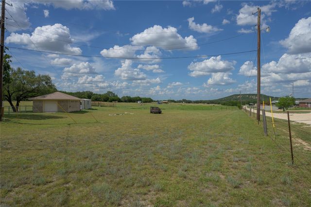 1905 Oak Springs RD, Kempner, TX 76539
