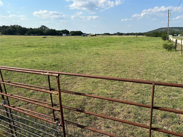 1905 Oak Springs RD, Kempner, TX 76539