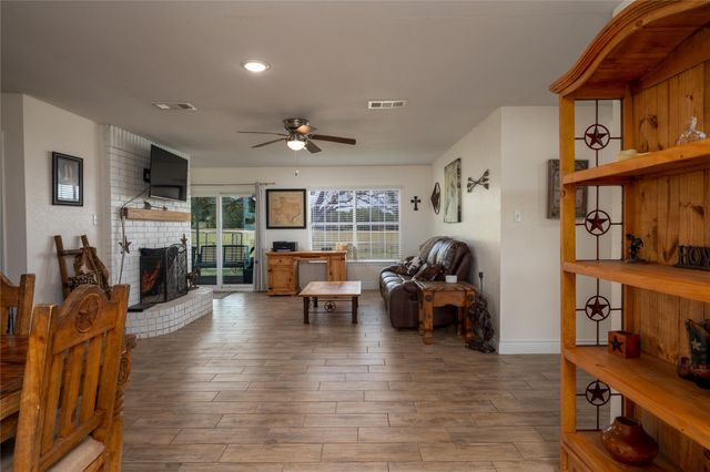 1905 Oak Springs RD, Kempner, TX 76539