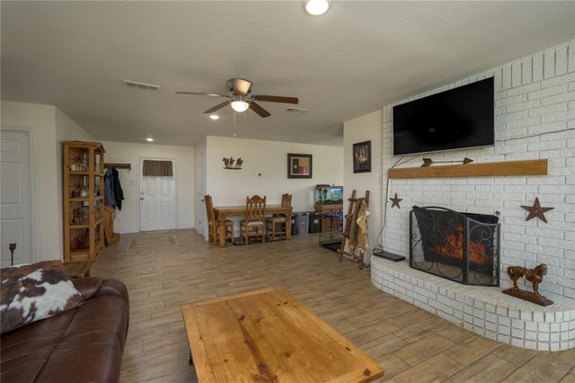 1905 Oak Springs RD, Kempner, TX 76539