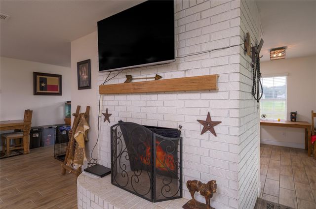 1905 Oak Springs RD, Kempner, TX 76539