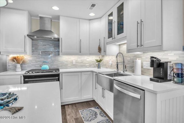 129 N Middleton Avenue, Oak Island, NC 28465