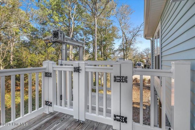 129 N Middleton Avenue, Oak Island, NC 28465