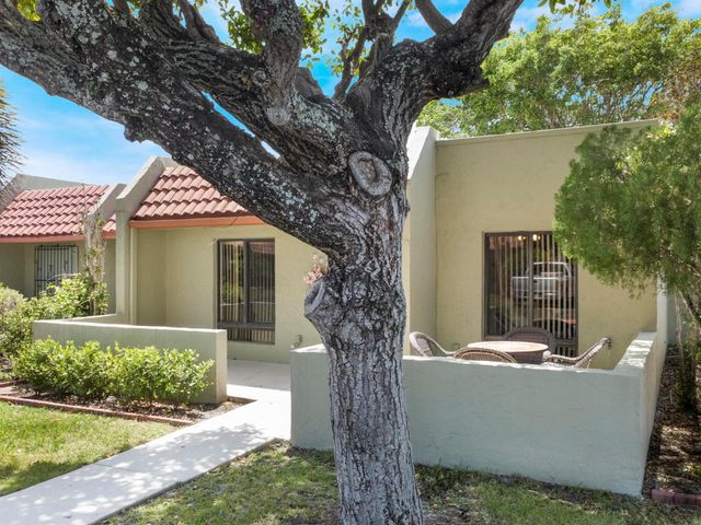 177 SE 7th Street, Deerfield Beach, FL 33441