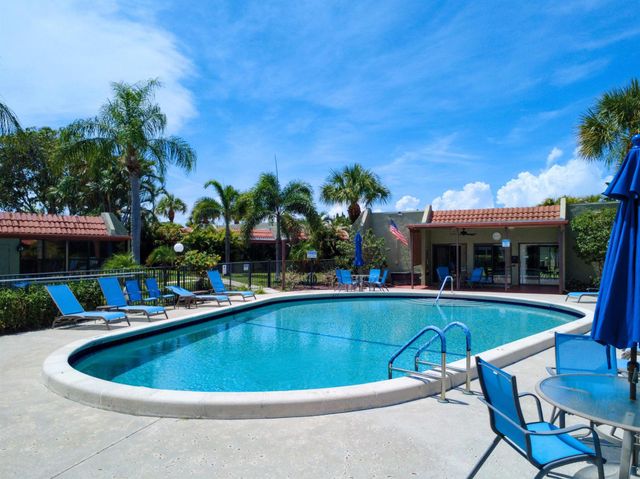 177 SE 7th Street, Deerfield Beach, FL 33441