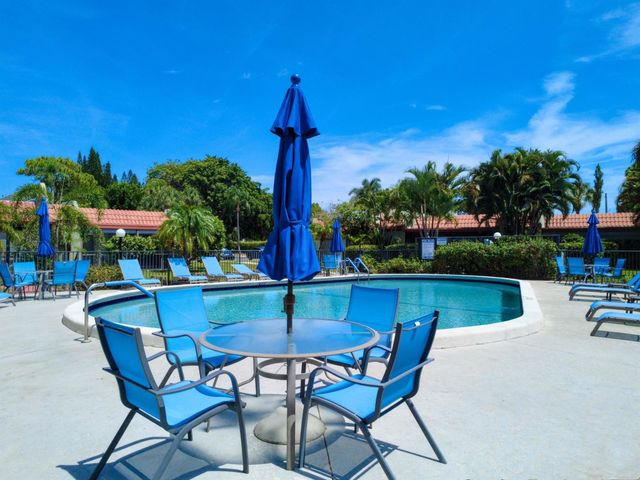 177 SE 7th Street, Deerfield Beach, FL 33441