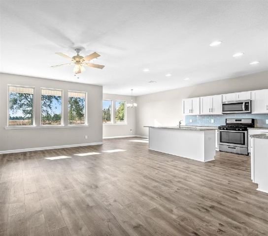 8121 Kinslee Lane, Iowa, LA 70647