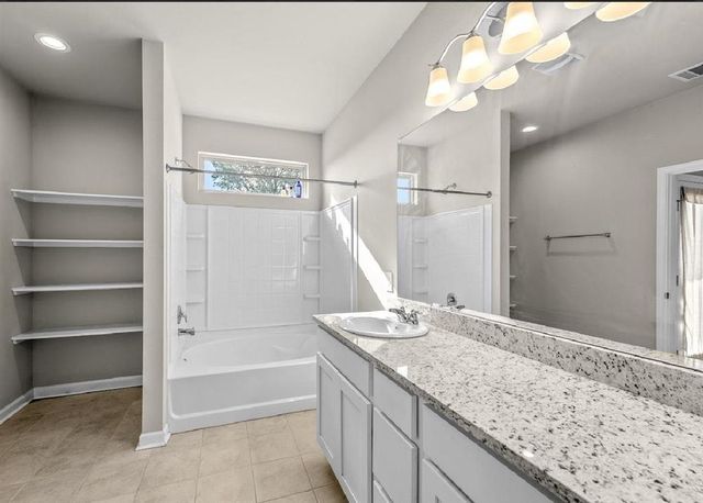 8121 Kinslee Lane, Iowa, LA 70647