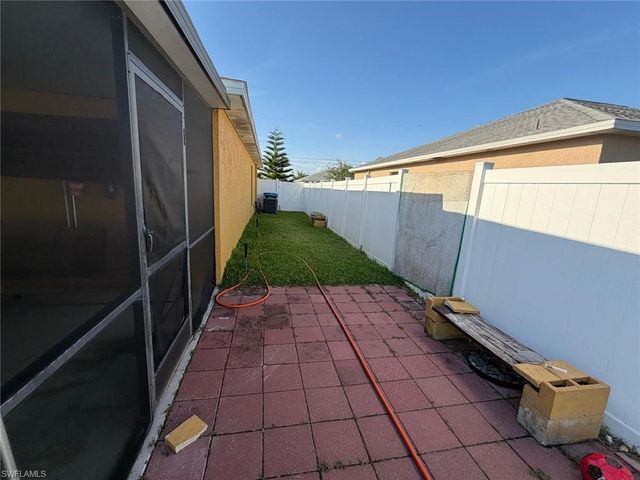 1630 SW 33rd TER, Cape Coral, FL 33914