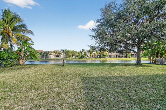 6068 Pond Bluff Court, Lake Worth, FL 33467