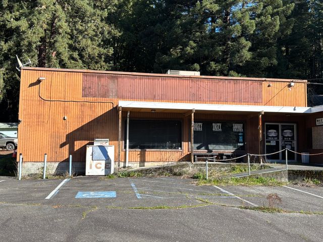 17 Maple Drive, Weott, CA 95571