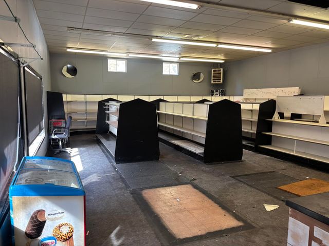 17 Maple Drive, Weott, CA 95571