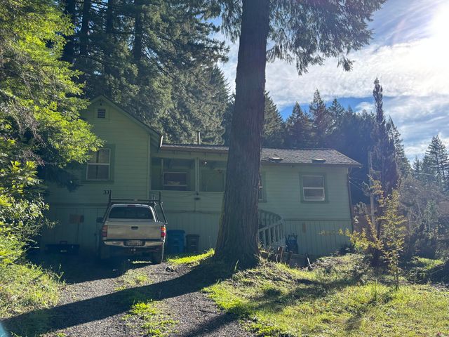 17 Maple Drive, Weott, CA 95571