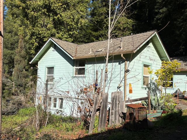 17 Maple Drive, Weott, CA 95571