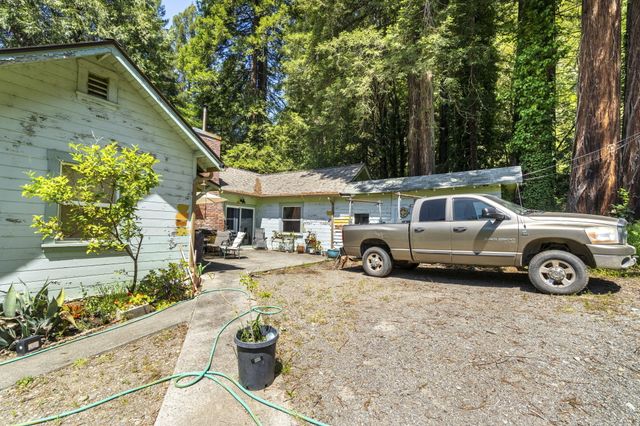 17 Maple Drive, Weott, CA 95571