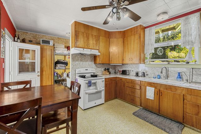 17 Maple Drive, Weott, CA 95571