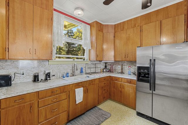 17 Maple Drive, Weott, CA 95571