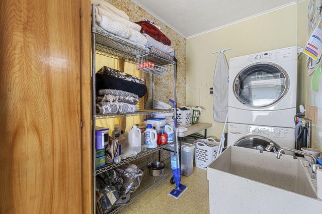 17 Maple Drive, Weott, CA 95571