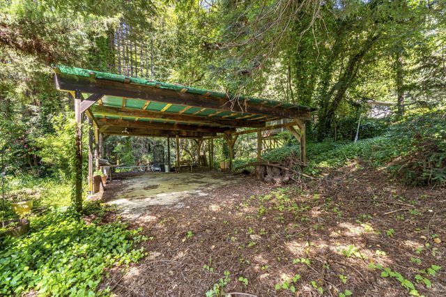 17 Maple Drive, Weott, CA 95571