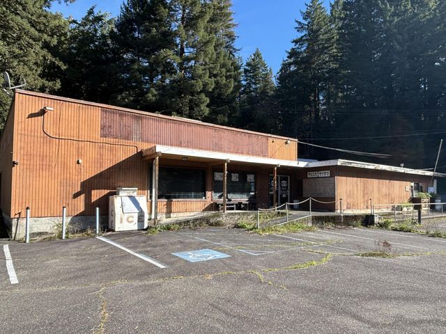 17 Maple Drive, Weott, CA 95571