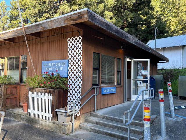 17 Maple Drive, Weott, CA 95571