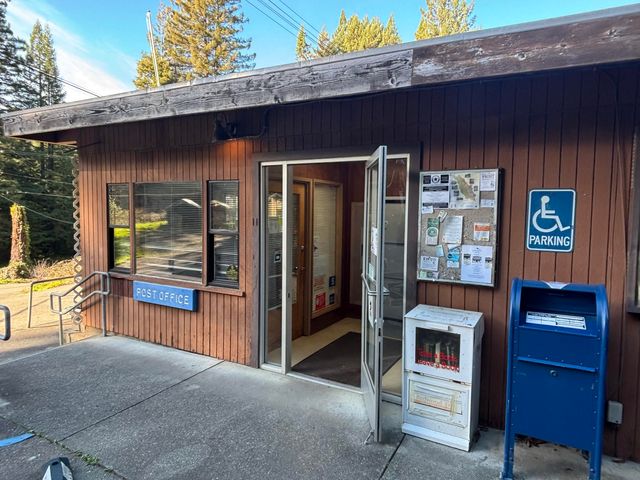 17 Maple Drive, Weott, CA 95571