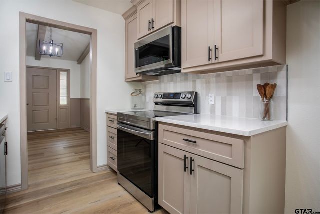 431 Lone Star Ln, Hideaway, TX 75771