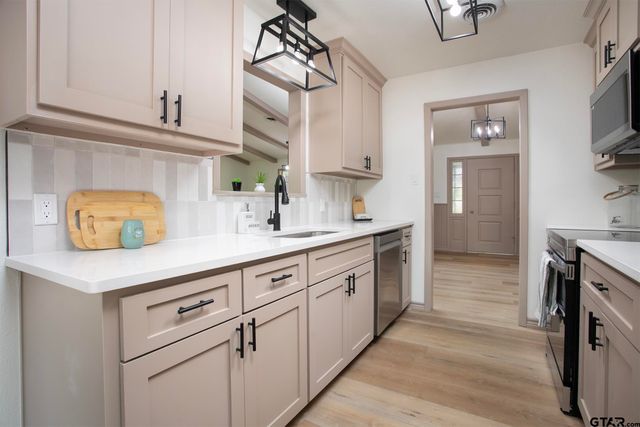 431 Lone Star Ln, Hideaway, TX 75771