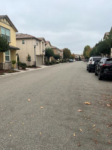 3611 Alcove Way, Clovis, CA 93619