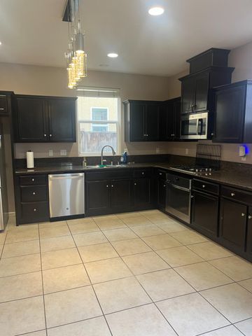 3611 Alcove Way, Clovis, CA 93619